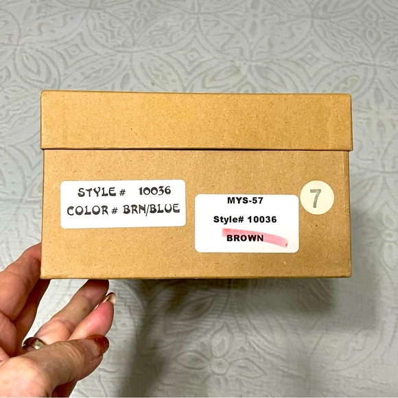 MYSTIQUE embellished studded brown leather slide sandals NIB size 7 - Picture 5 of 8